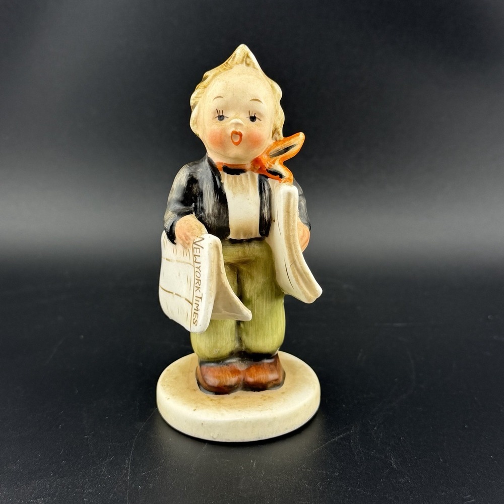 Vintage Napco NY Times"Newsboy" AH901B Ceramic Figurine Japan Hummel Style